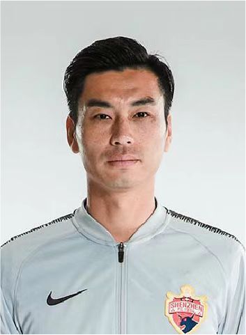 ”这个枭雄型人物显然带有宿命感色彩,导演用“离经叛道,众叛亲离”八个字来形容。